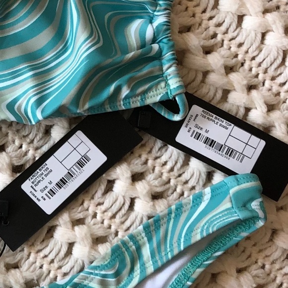 Motel Rocks NWT 70s ripple bikini set - Picture 6 of 6